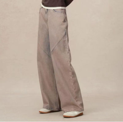 Celana jeans dengan pinggang tinggi dengan kaki lurus
