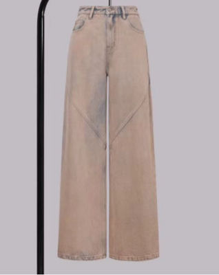 Celana jeans dengan pinggang tinggi dengan kaki lurus