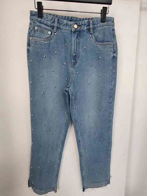 Bintang seperti stud di kaki Denim Bottom untuk tampilan yang unik, menonjol