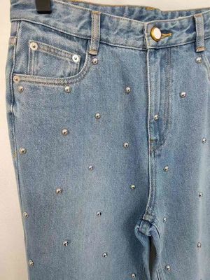 Bintang seperti stud di kaki Denim Bottom untuk tampilan yang unik, menonjol