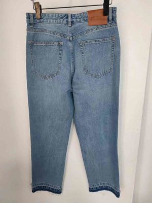 Bintang seperti stud di kaki Denim Bottom untuk tampilan yang unik, menonjol