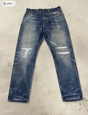 Klasik Dark Wash Straight Leg Jeans dengan kumis dan memudar untuk tampilan vintage