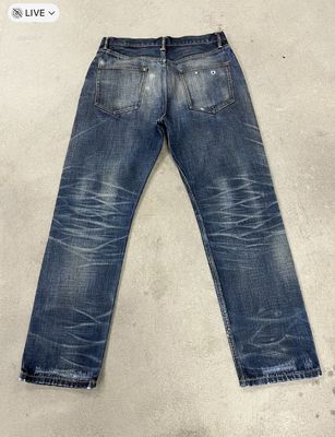 Klasik Dark Wash Straight Leg Jeans dengan kumis dan memudar untuk tampilan vintage