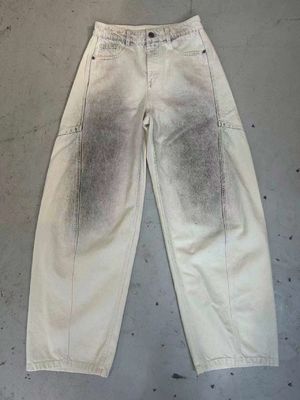 Bagian Bawah Denim dengan Pinggang Tinggi Untuk Silhouette Yang Menyenangkan