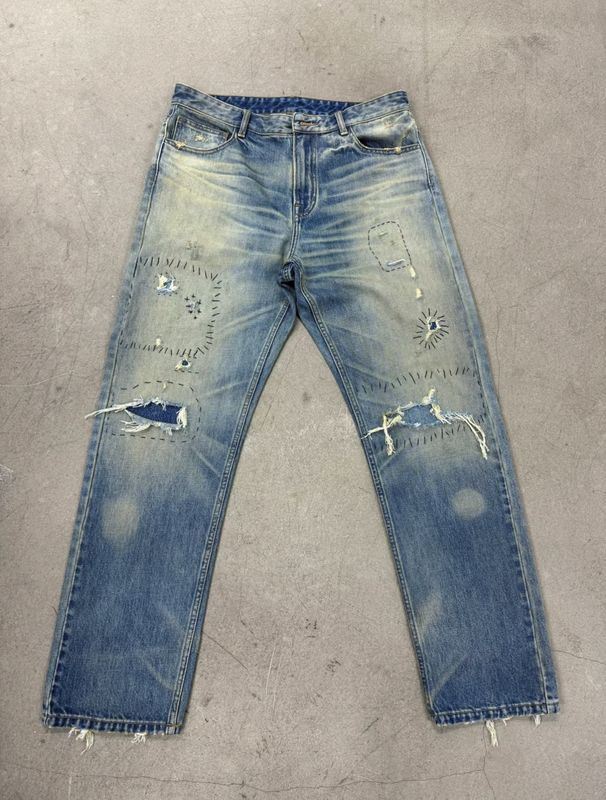 Air bersih Denim bawah dengan berat menyakitkan untuk terlihat vintage kasar