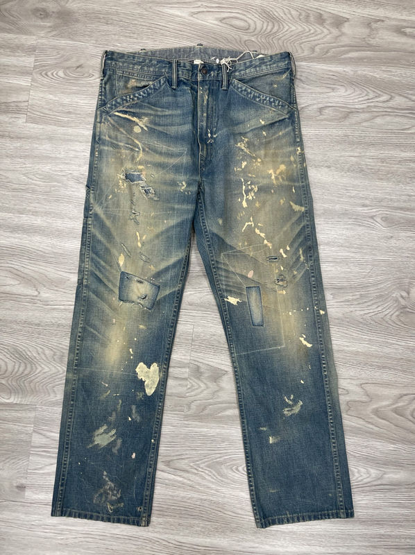 Bold Paint Splatter Desain Jeans lurus kaki untuk seni dan edgy estetika